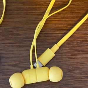 Never worn yellow beats headphones! Comes with a pack of new ear covers as well
